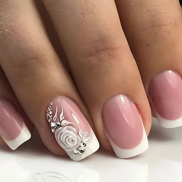 24 stk. blanke mellomstore firkantede presse-on negler rosa og hvite franske stil falske negler med blomstermønster rhinestones gjenbrukbare falske negler for kvinner | Brudenegler | Bryllupsnegler