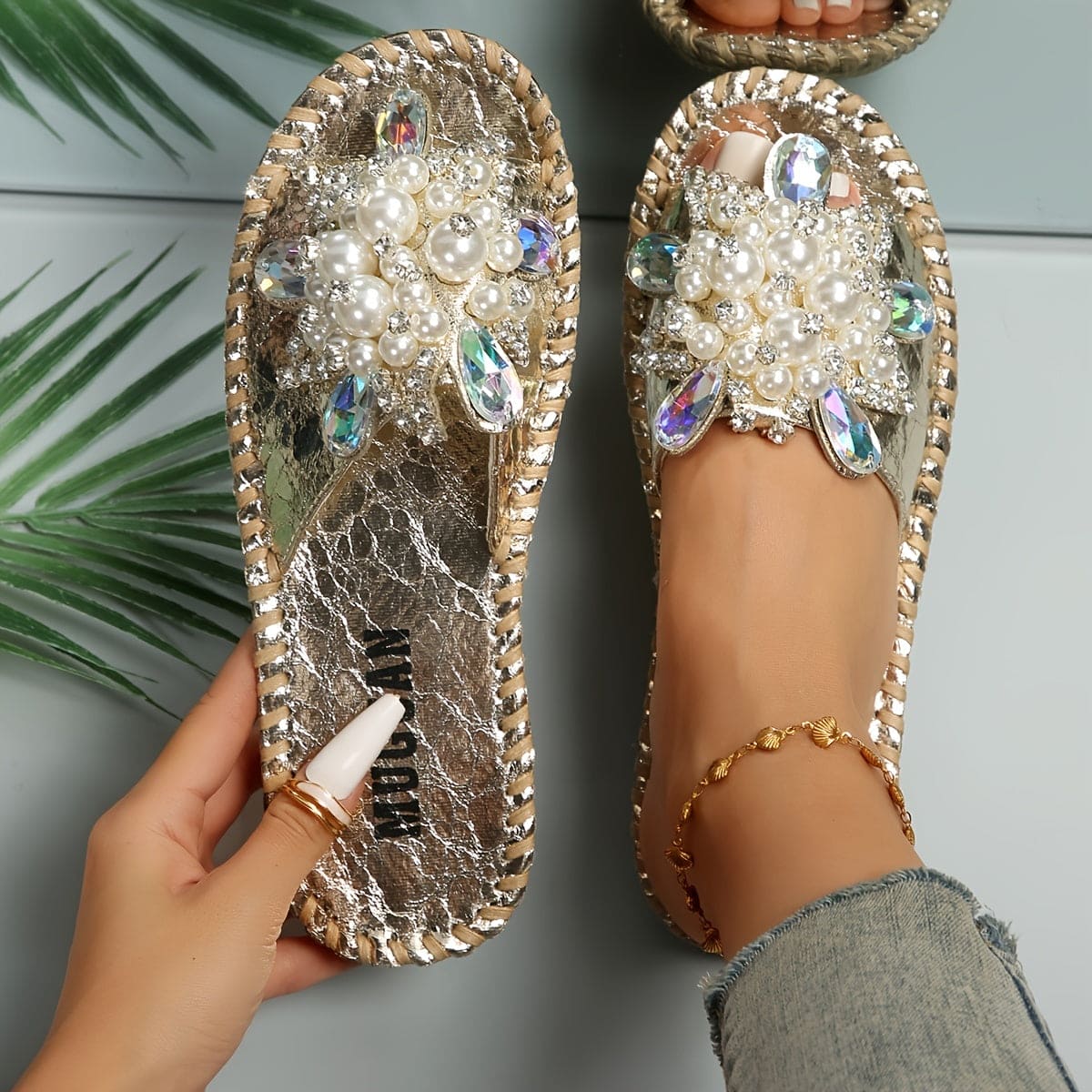 [Durable Build] Elegant Women's Open-Toe Slide Sandals with Handcrafted Floral Rhinestone & Pearl Accents - Fashionable Beige Slip-On Flats, Perfect for All Seasons