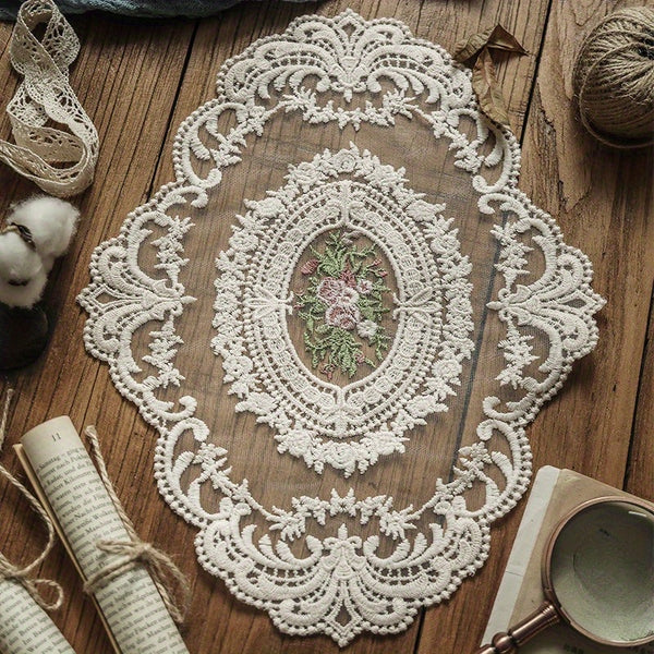 Vintage-inspirert håndlaget heklet rund duk med elegant uthult design for hjem og stue