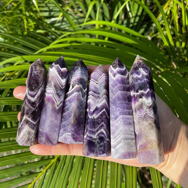 1 stk. naturlig fantasi-ametyststein, krystallobelisk, krystallstavspiss, mineralprøve, energibalanse, dekorasjon, reiki-healing, krystallgave, jule- og halloween-thanksgiving-gave