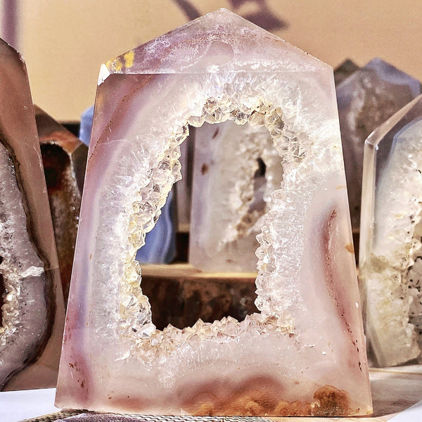 Unique Geode Agate Natural Crystal - Perfect for Home Decor, Jewelry Making & Spiritual | Ideal Gift for Birthdays, Halloween & Christmas