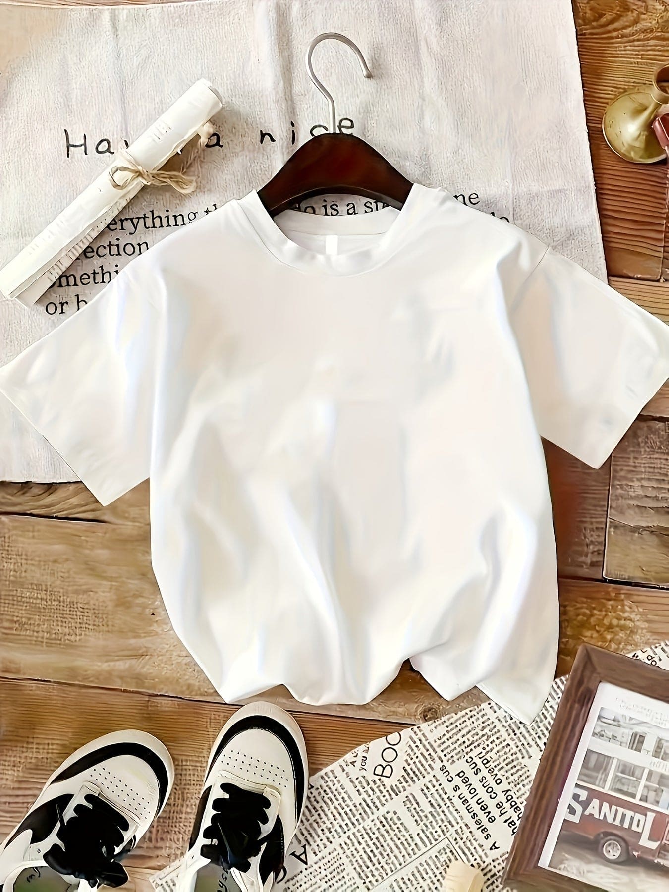 Grafisk t-skjorte for englevinger for kvinner - uformell rundhalset kortermet topp, myk polyester- og spandexblanding, maskinvaskbar, komfort hele sesongen, engel-t-skjorte