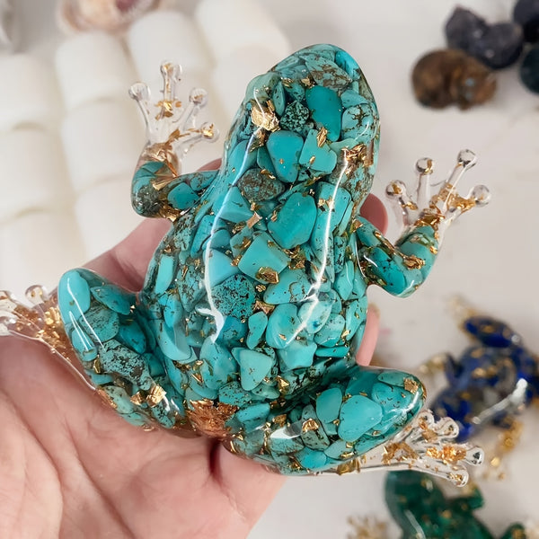 1PC Sparkling Crystal Resin Frog Ornament - Handcrafted Table Accent for Festive Home Decor, Heartwarming Christmas Gift, and Seasonal Office Showcase - Durable and Versatile for Winter, Thanksgiving, and New Year Celebration