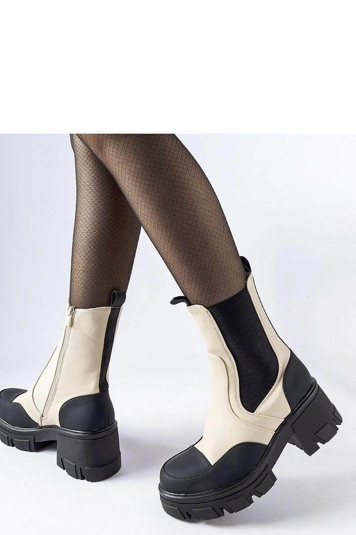 Boots model 204608 - MHMote