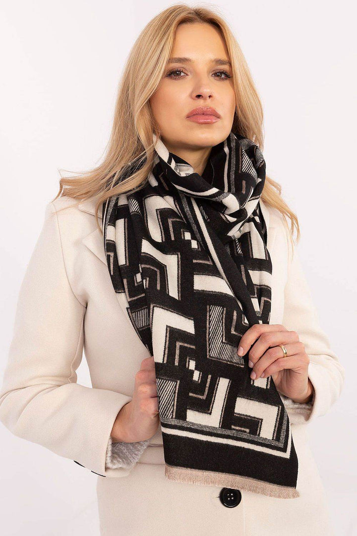 Shawl model 200538 - MHMote