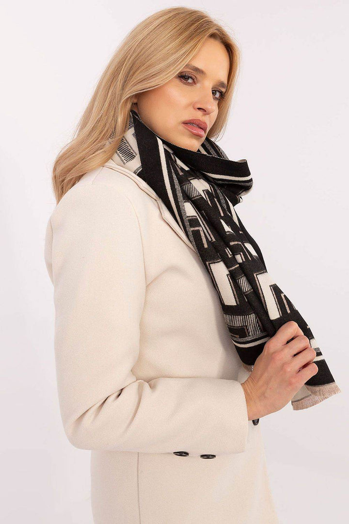 Shawl model 200538 - MHMote