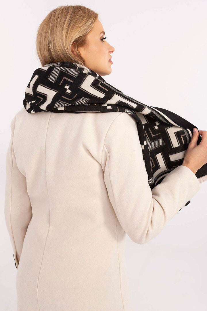Shawl model 200538 - MHMote