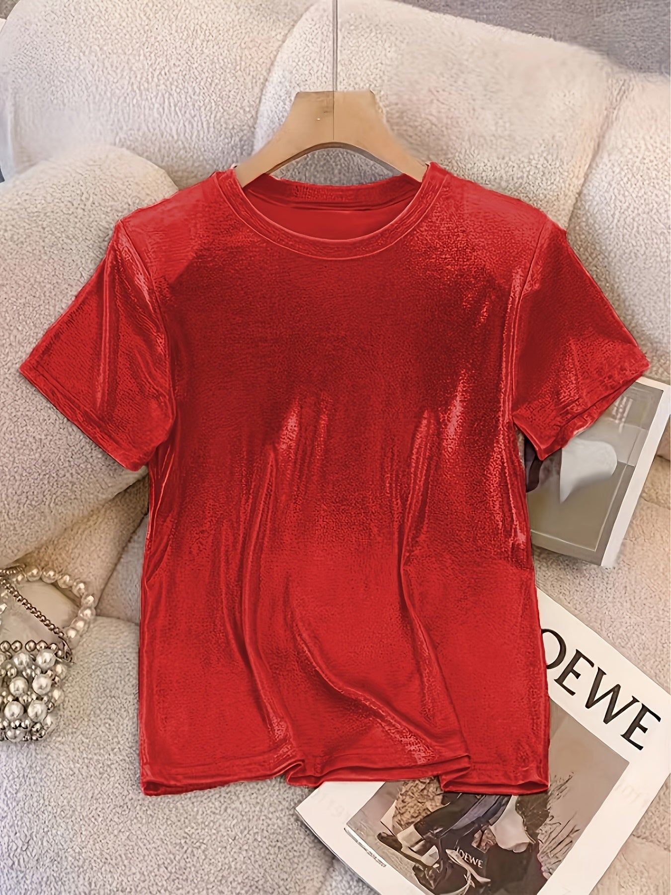Chic T-Shirt for Women with a French Sparkle Princess Design - Comfortable Round Neck, Flexible Polyester Mix, Washable in Machine - Ideal for Spring, Summer, And Autumn