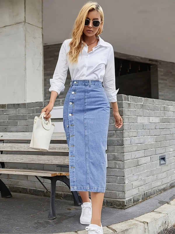 Elegant denimskjørt med knapper foran, justerbar splitt og venstre/høyre brystdesign
